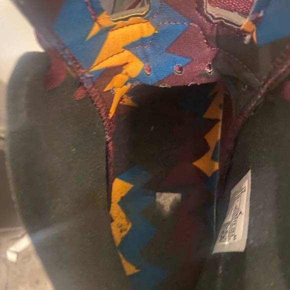 Jordan Athletic Shoes in Olive and Burgundy Retro 6 Bourdeaux - Picture 2 of 10